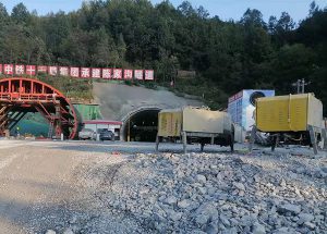 雙噴頭液壓濕噴機施工現場